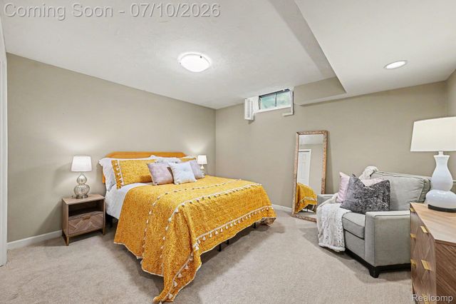 7140 Green Farm Road, West Bloomfield Charter Township, MI 48322