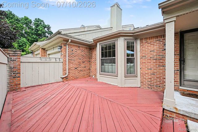 7140 Green Farm Road, West Bloomfield Charter Township, MI 48322