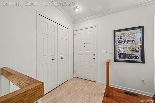 7140 Green Farm Road, West Bloomfield Charter Township, MI 48322
