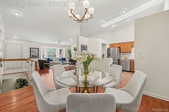 7140 Green Farm Road, West Bloomfield Charter Township, MI 48322