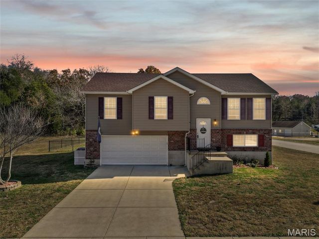 1564 Saint Charles Drive, Hillsboro, MO 63050