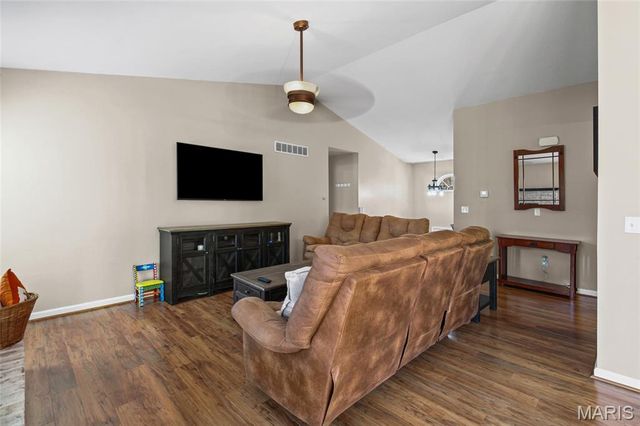 1564 Saint Charles Drive, Hillsboro, MO 63050