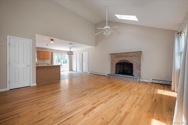 31 Carter Road, Hampton Bays, NY 11946