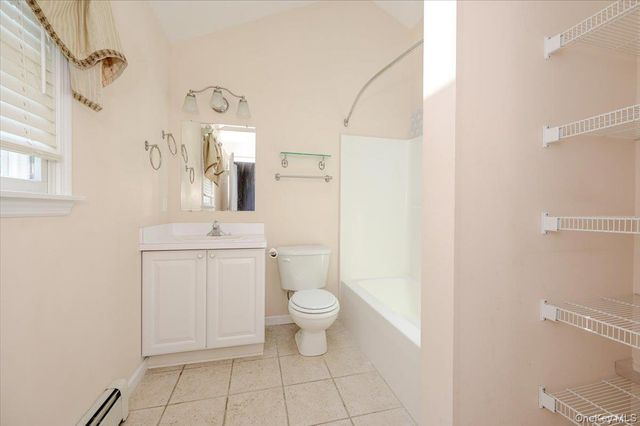 31 Carter Road, Hampton Bays, NY 11946