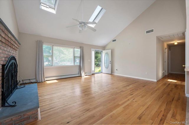 31 Carter Road, Hampton Bays, NY 11946