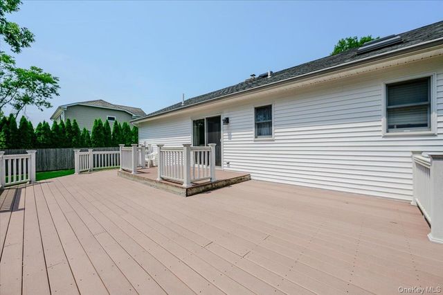 31 Carter Road, Hampton Bays, NY 11946