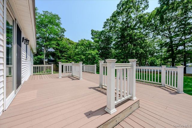 31 Carter Road, Hampton Bays, NY 11946