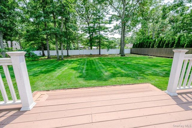 31 Carter Road, Hampton Bays, NY 11946