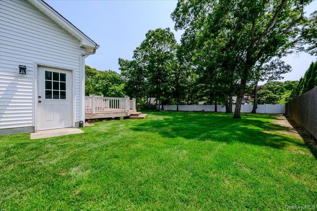 31 Carter Road, Hampton Bays, NY 11946