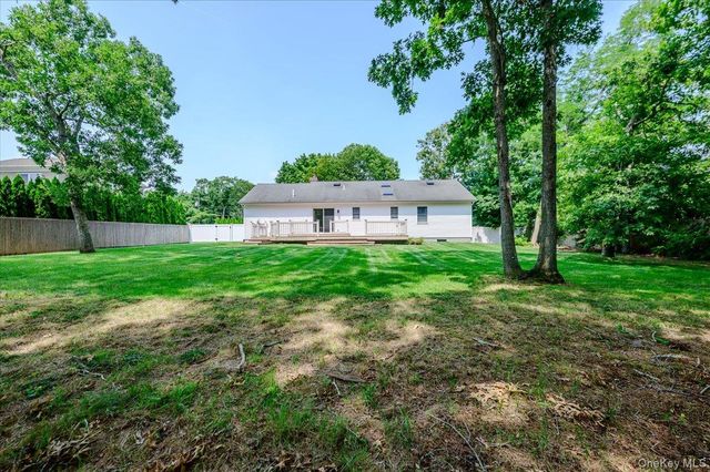 31 Carter Road, Hampton Bays, NY 11946