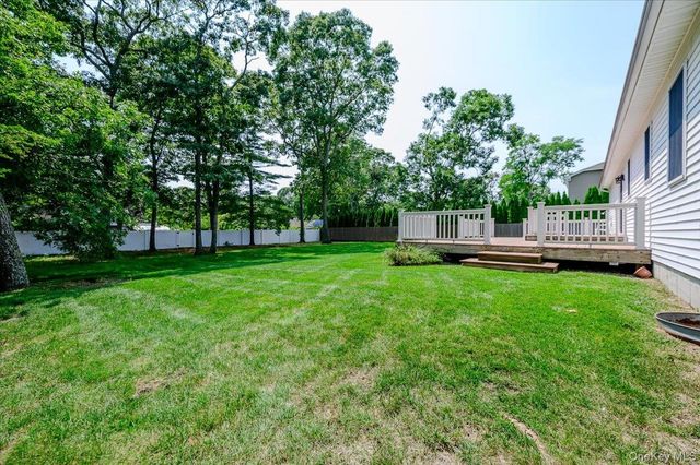 31 Carter Road, Hampton Bays, NY 11946