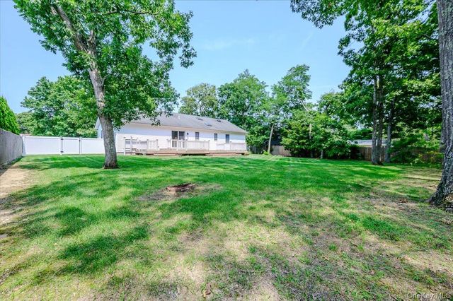 31 Carter Road, Hampton Bays, NY 11946