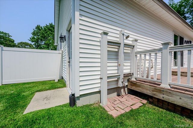 31 Carter Road, Hampton Bays, NY 11946