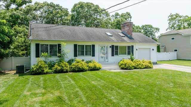 31 Carter Road, Hampton Bays, NY 11946