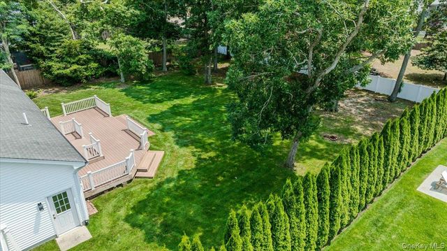 31 Carter Road, Hampton Bays, NY 11946