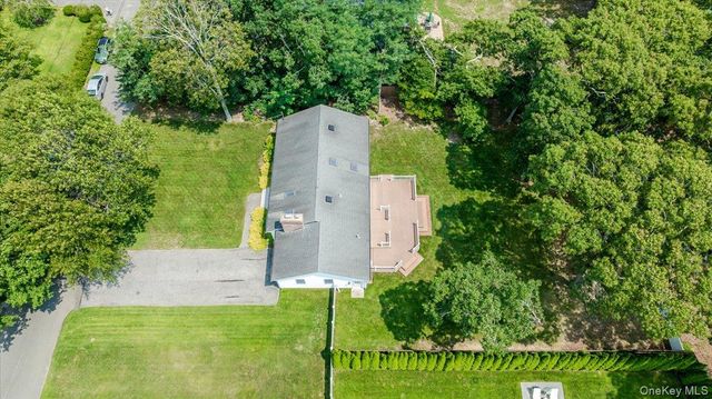 31 Carter Road, Hampton Bays, NY 11946