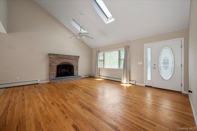 31 Carter Road, Hampton Bays, NY 11946