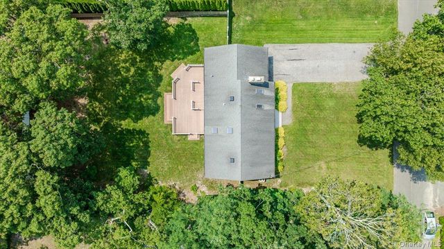 31 Carter Road, Hampton Bays, NY 11946