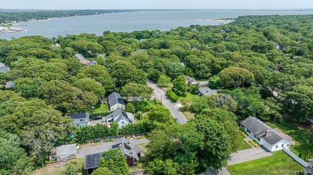 31 Carter Road, Hampton Bays, NY 11946