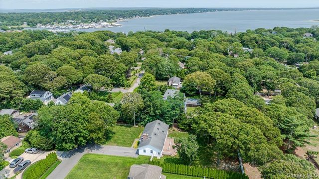 31 Carter Road, Hampton Bays, NY 11946
