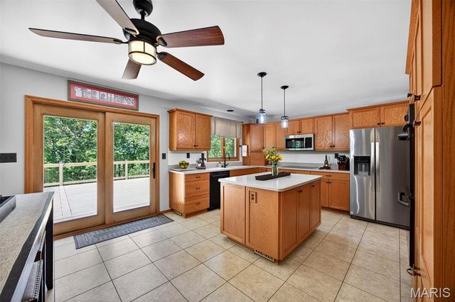 800 Matson Hill Road, Defiance, MO 63341