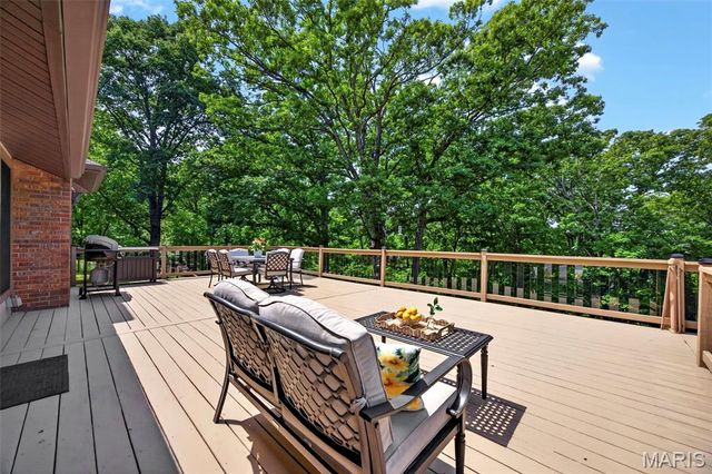 800 Matson Hill Road, Defiance, MO 63341