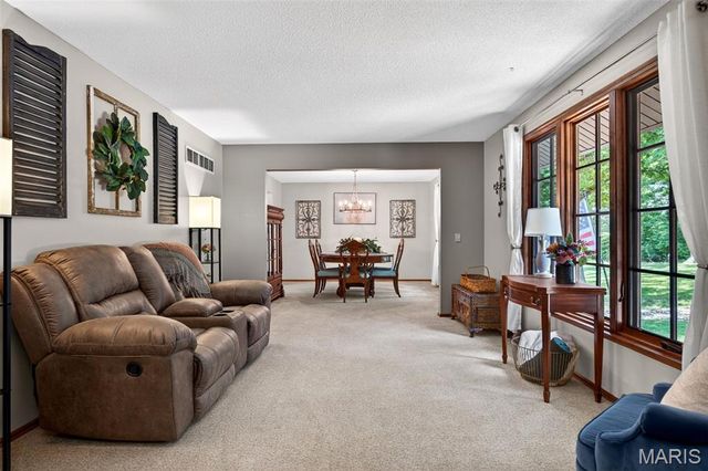 800 Matson Hill Road, Defiance, MO 63341