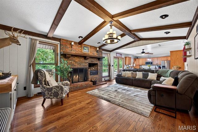 800 Matson Hill Road, Defiance, MO 63341