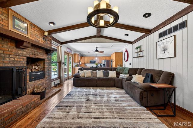 800 Matson Hill Road, Defiance, MO 63341