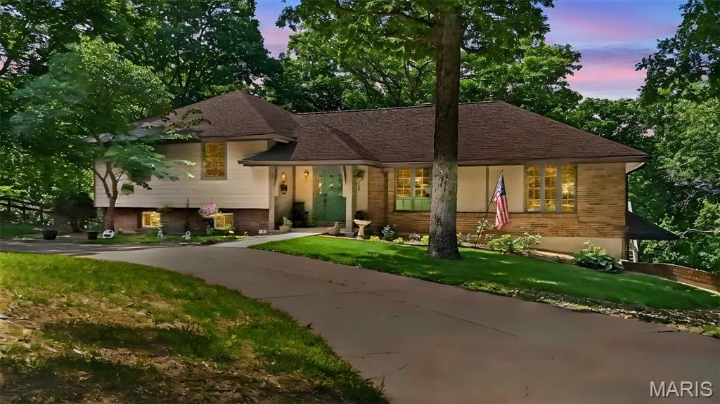 800 Matson Hill Road, Defiance, MO 63341