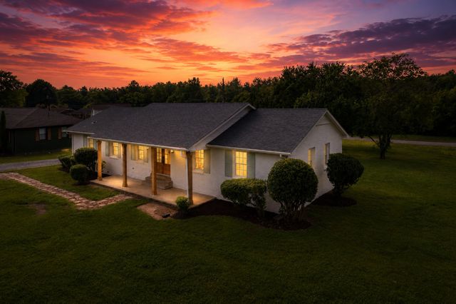 521 Pawnee Trl, Columbia, TN 38401