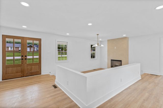 521 Pawnee Trl, Columbia, TN 38401