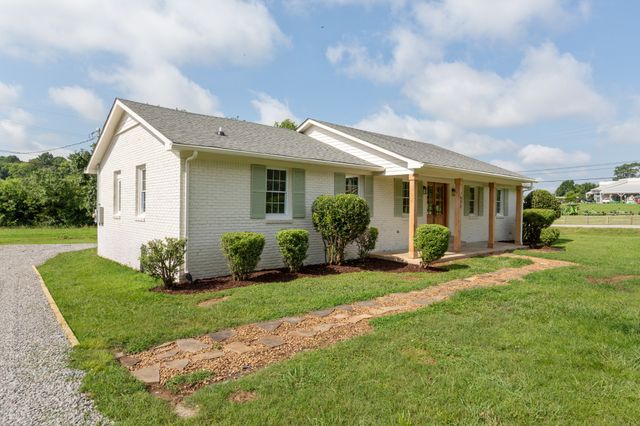 521 Pawnee Trl, Columbia, TN 38401