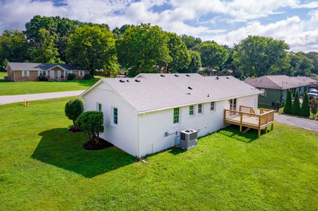 521 Pawnee Trl, Columbia, TN 38401