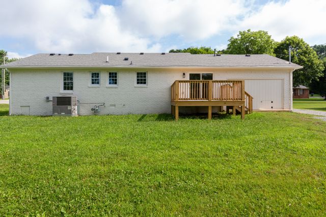 521 Pawnee Trl, Columbia, TN 38401