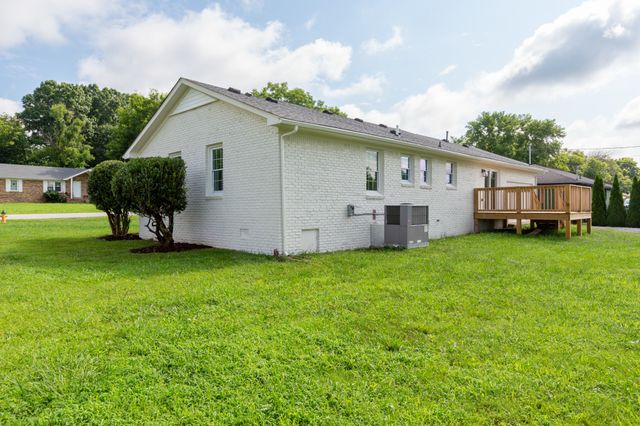 521 Pawnee Trl, Columbia, TN 38401