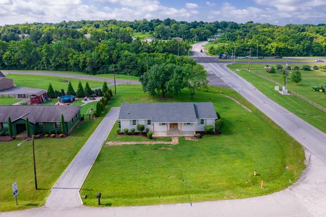 521 Pawnee Trl, Columbia, TN 38401
