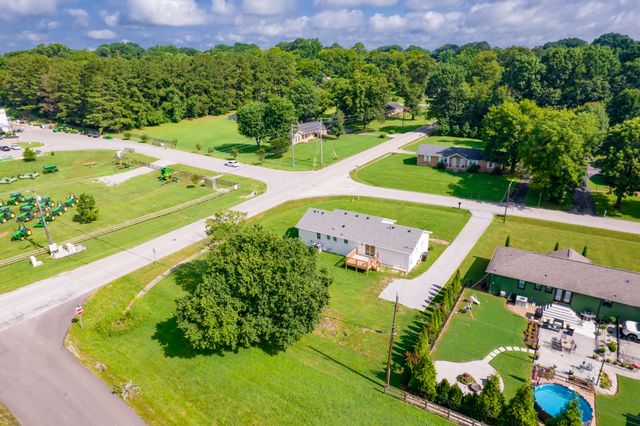 521 Pawnee Trl, Columbia, TN 38401