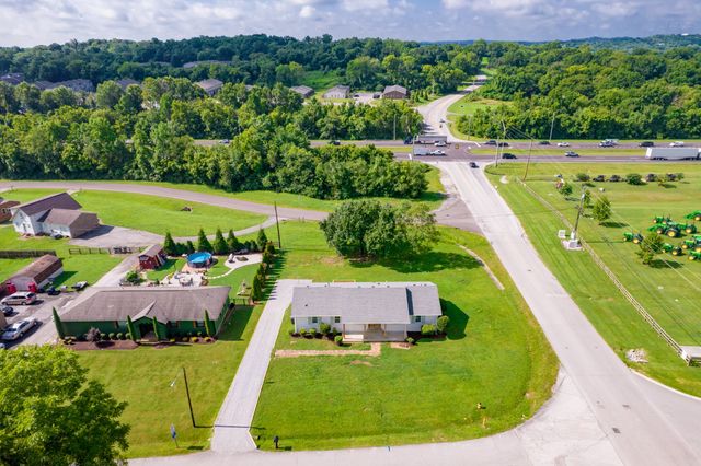 521 Pawnee Trl, Columbia, TN 38401