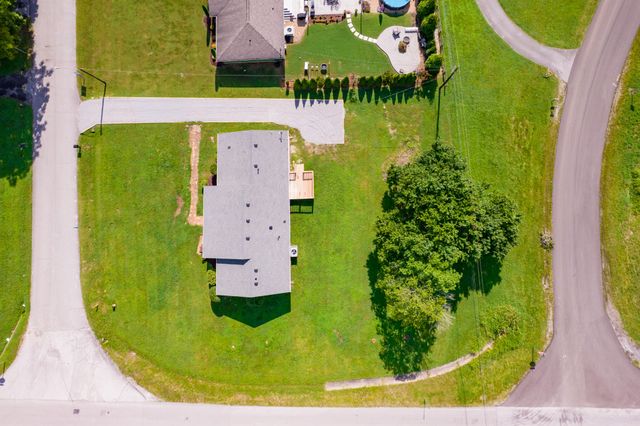 521 Pawnee Trl, Columbia, TN 38401