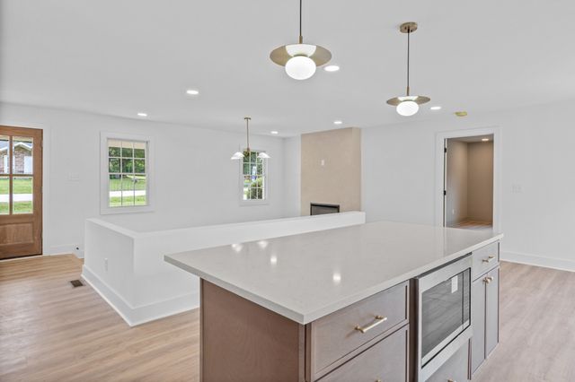521 Pawnee Trl, Columbia, TN 38401