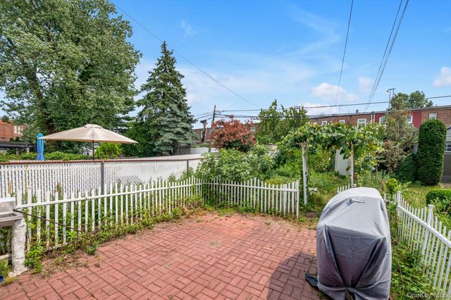 15150 11th Avenue, Whitestone, NY 11357