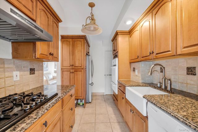 15150 11th Avenue, Whitestone, NY 11357