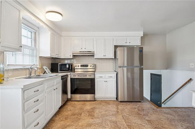 10928 W 91ST Street, Overland Park, KS 66214