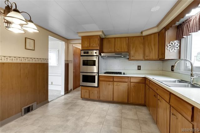 3494 Bowen Road, Lancaster, NY 14086