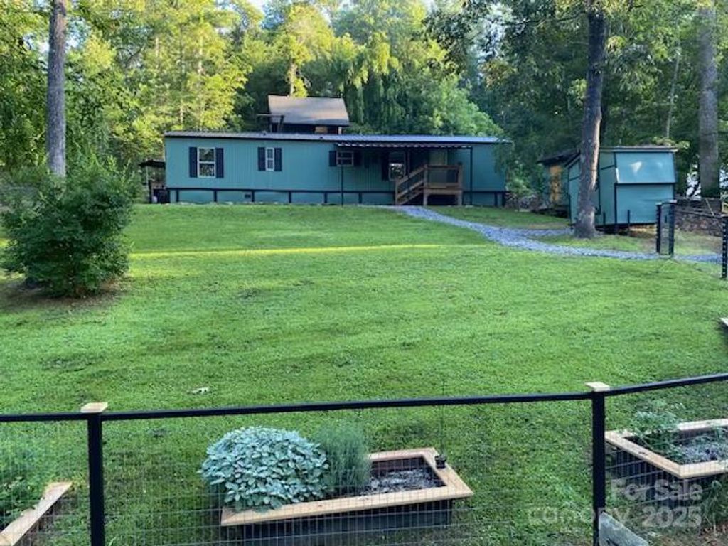 79 Nile Drive, Hendersonville, NC 28792