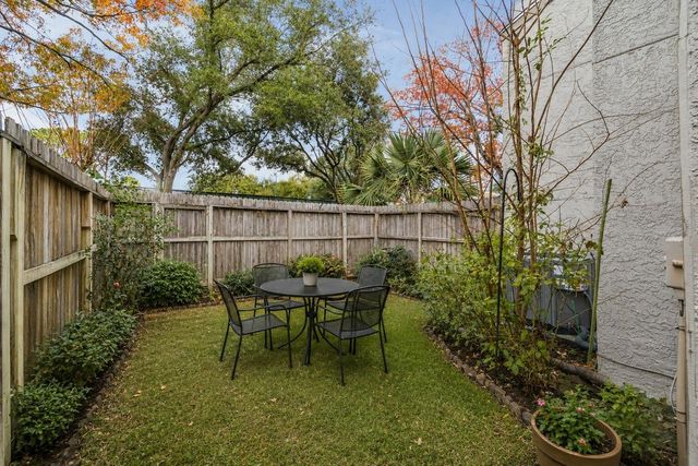 880 Tully Road 13, Houston, TX 77079