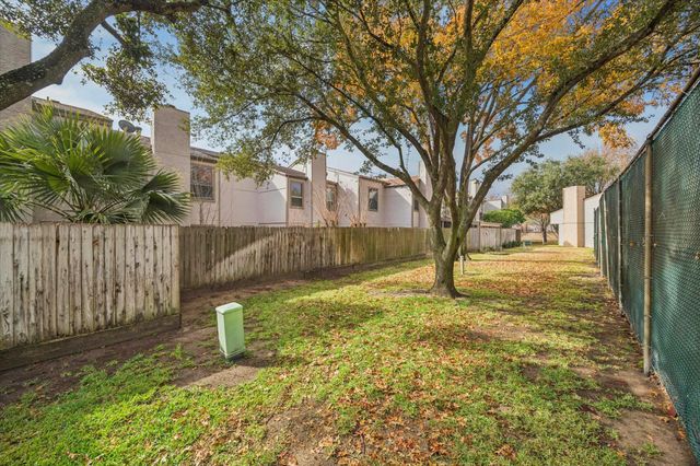 880 Tully Road 13, Houston, TX 77079