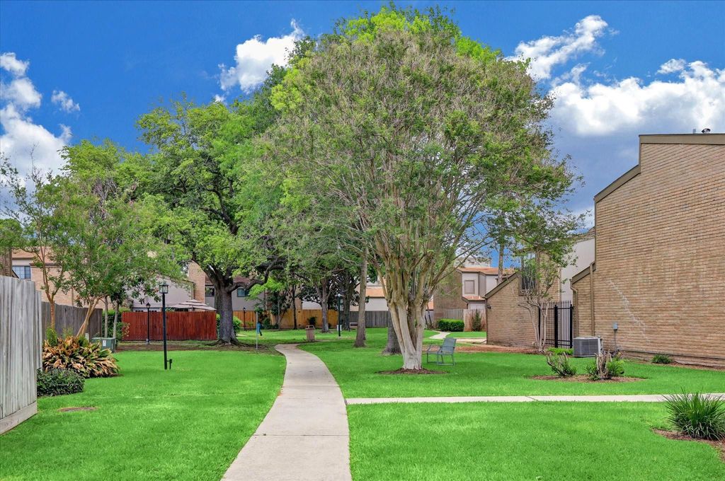 880 Tully Road 13, Houston, TX 77079