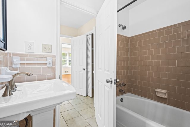 816 Valley Creek Drive, Stone Mountain, GA 30083